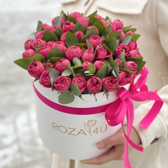 Яркие пионовидные розы в коробке Гранд Трендсеттер